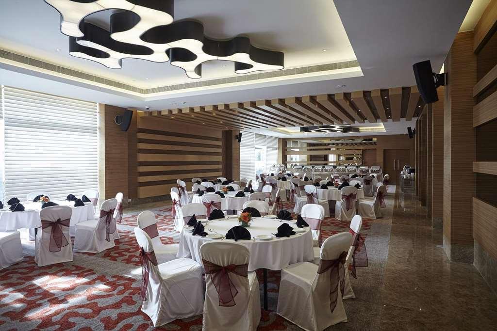 Отель Turyaa Chennai - Omr It Expressway Ресторан фото